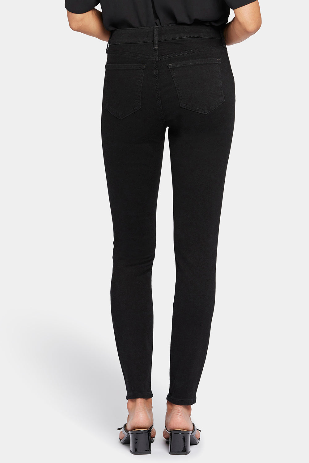 Ami Skinny Jeans In Petite - Black