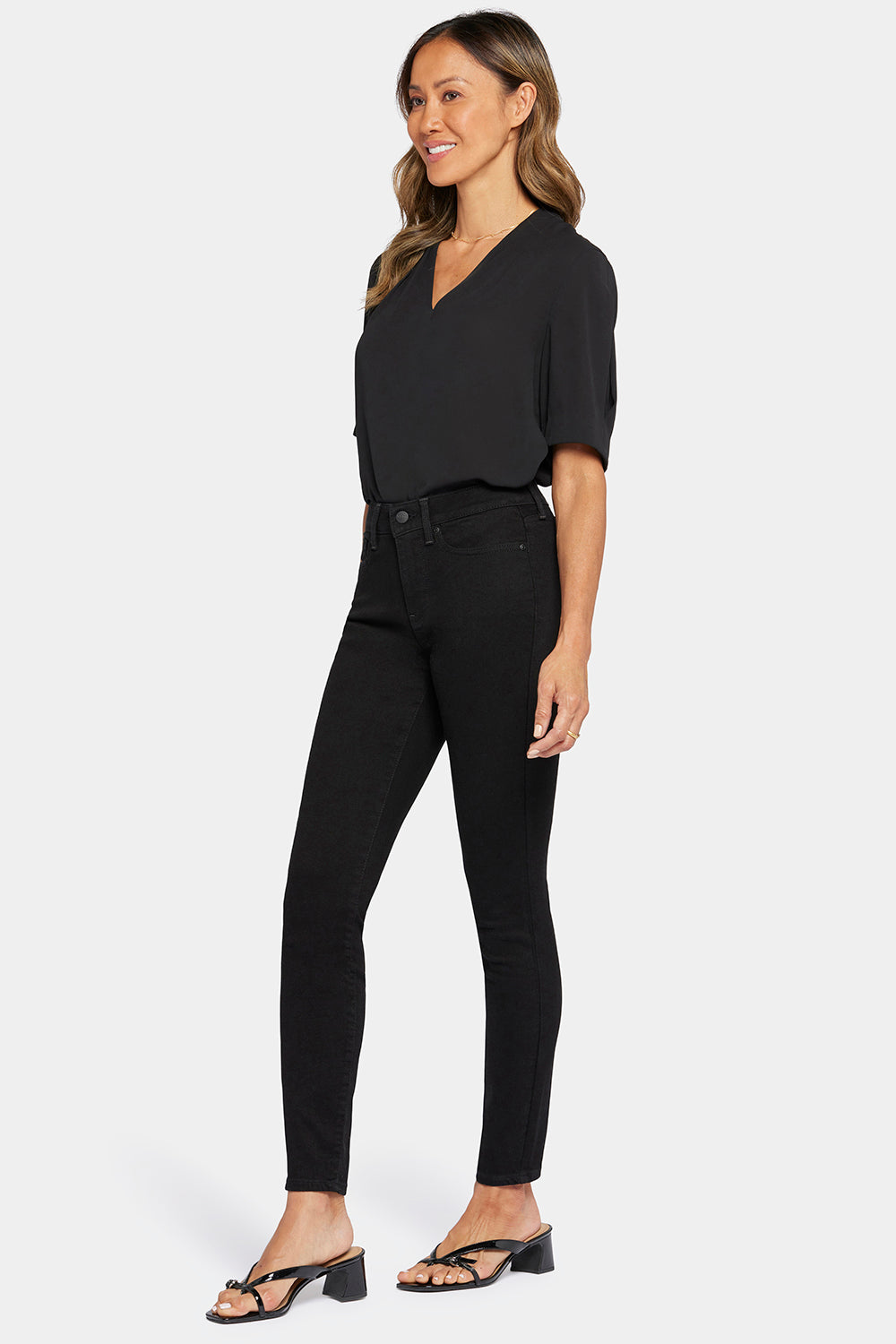 Ami Skinny Jeans In Petite - Black